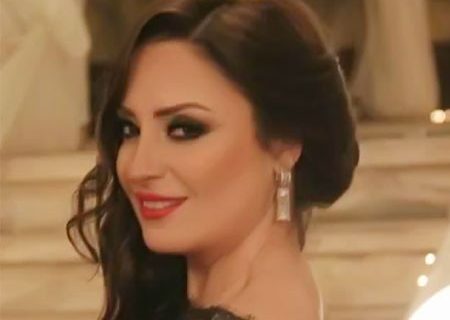 حلو الفن - نيرمين الفقي تبهر جمهورها بطلة تنحت قوامها.. شاهد