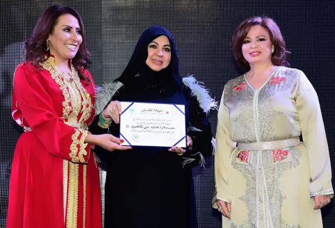 حلو الفن - منى المنصوري تستلم أوسكار الرائدات في المغرب من النجمة إلهام شاهين