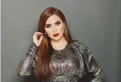 حلو الفن - نسرين طافش متألقة بقفطان ملكي وحقيبة مميزة تذكرنا بـ"كوكب الشرق".. صور