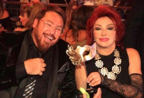 حلو الفن - نجمة مصر الأولى نبيلة عبيد  تشيد بنجاح مهرجان الزمن الجميل وتهنّىء طبيب التجميل الأول د. هراتش سغبزريان على نجاحه.. فيديو