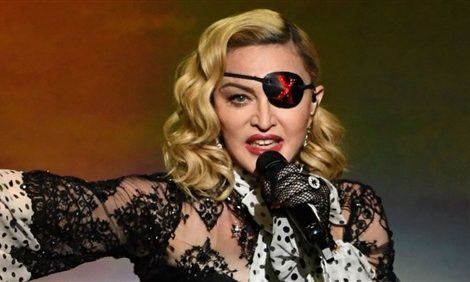 حلو الفن - مادونا تتخذ إجراء غريبًا في حفلاتها.. والجمهور بين مؤيد ومعارض