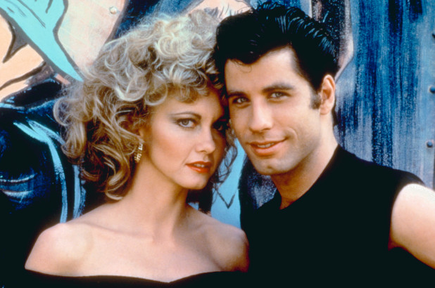 حلو الفن – بيع زي بطلة فيلم جون ترافولتا “Grease” في مزاد علني بسعر لا يصدق