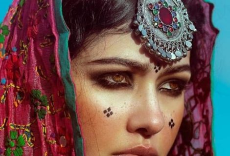 حلو الفن - ليلى علوي ترد على صورة شبيهتها الأفغانية.. صورة