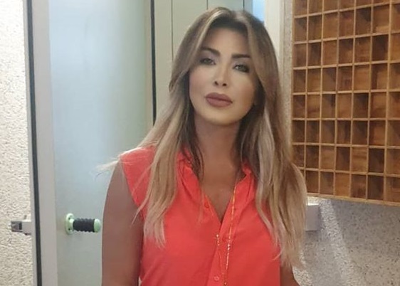 حلو الفن – نوال الزغبي تضع اللمسات الأخيرة على أغنيتها الجديدة من داخل الإستديو.. شاهد