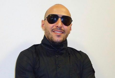 حلو الفن - شارل مكريس ينسحب من فعاليّات مهرجانات بعلبك الدوليّة ويعود إلى الغناء!.. صورة