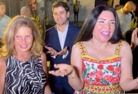 حلو الفن - يسرا ترقص مع نجوم "خيانة عهد" على أنغام "3 دقات" في الساحل الشمالي.. فيديو