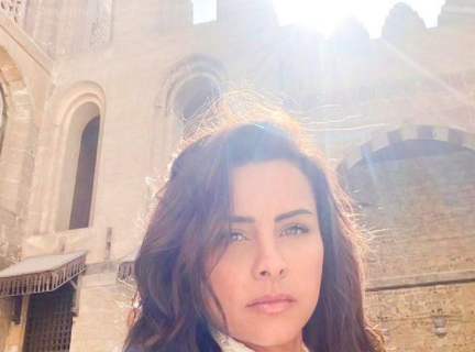 حلو الفن - الفنانة اللبنانية نور تستقبل فصل الشتاء بصور تحت أشعة الشمس