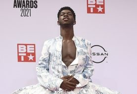 حلو الفن - المغني ليل ناز إكس يرتدي فستانًا في حفل جوائز BET Awards.. صور