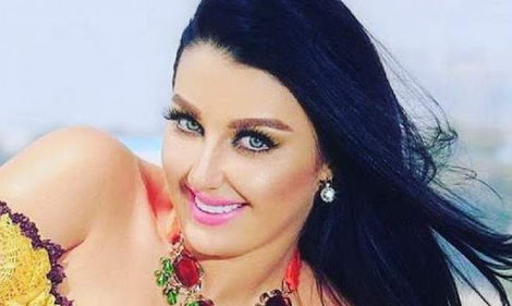 حلو الفن - خرج من الماء وألبسها الخاتم.. الراقصة صافيناز تثير الجدل بشأن خطوبتها!