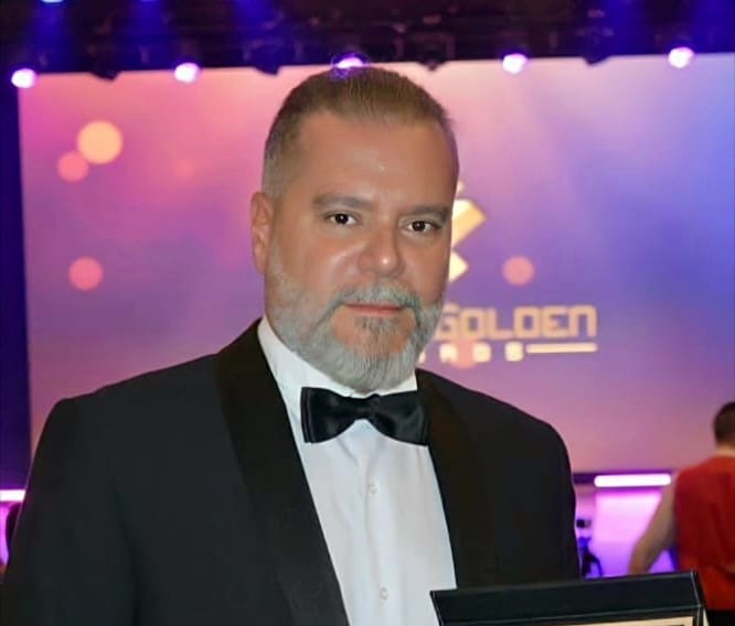 حلو الفن – ” بيروت ..ما عرفتا ” منحت هاني العمري جائزة “Beirut Golden Awards”.. صور