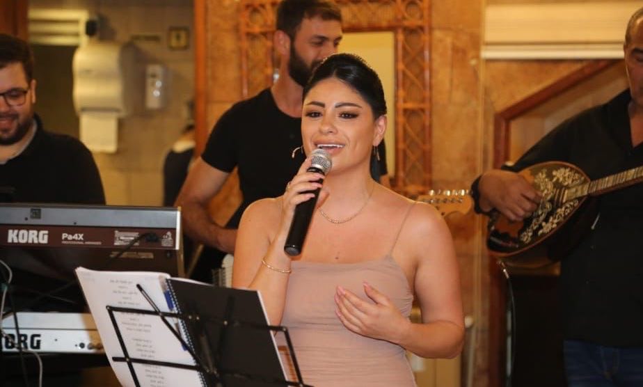 حلو الفن – ” بعتذر منك ” جديد الفنانة كريستال معلوف