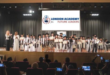 حلو الفن - "أكاديمية لندن لقادة المستقبل" تحتفي بتخريج 25 طالباً من مدرسة "انترناشول الإمارات"
