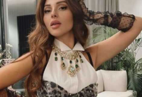 حلو الفن - ميريام فارس تختار بلوزة بتفاصيل معدنية للإحتفال بعيد ميلادها