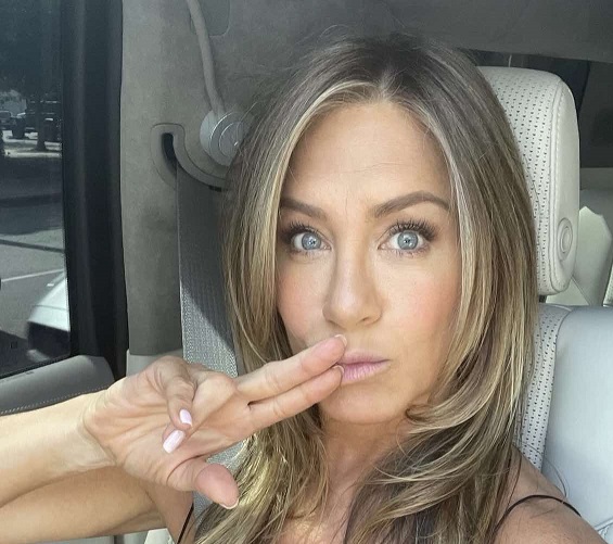 حلو الفن – رجل سبعيني يقتحم بسيارته قصر جينيفر أنيستون