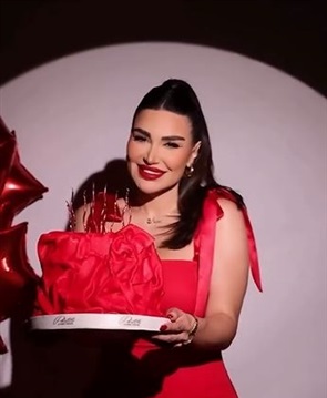 حلو الفن – سارة نخلة تحتفل بعيد ميلادها بجلسة تصوير جديدة