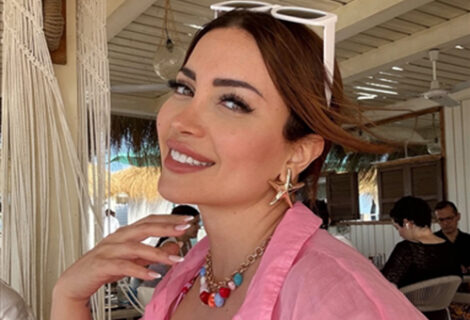 حلو الفن - نسرين طافش تستمتع بالشاطئ في ثالث أيام العيد